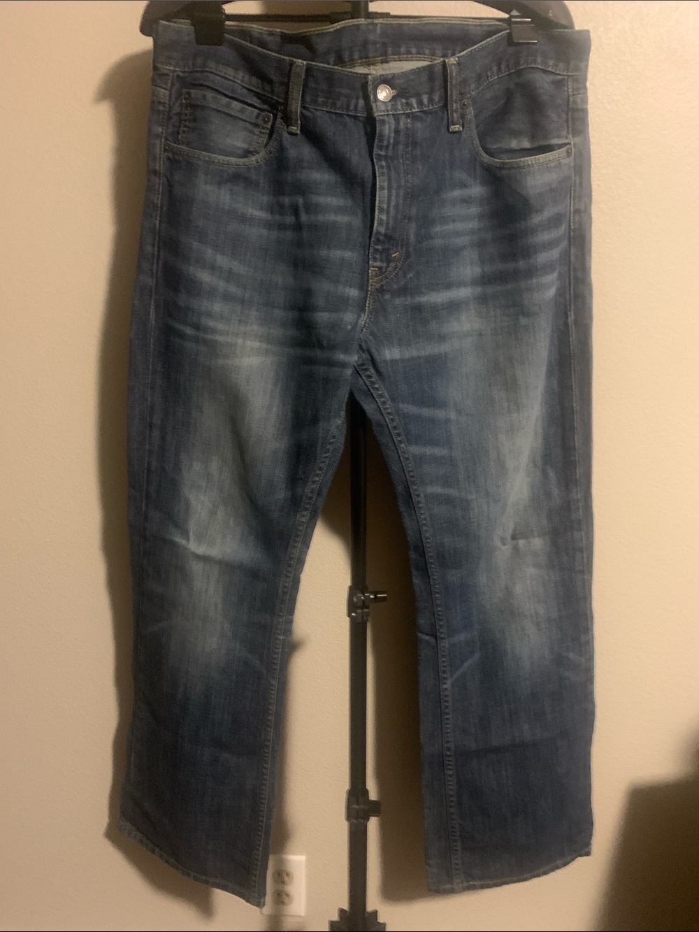Relaxed Fit Men's Faded Blue Denim Jeans
